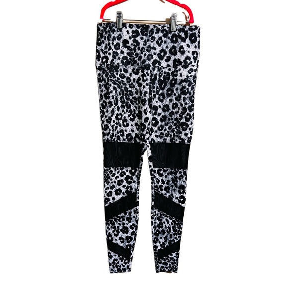 Nwt Recovery Wear Boutique snow leopard Leggings - Picture 5 of 6